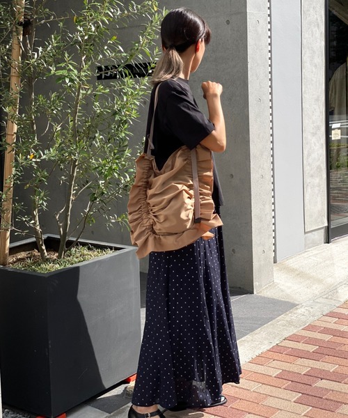 SOLPRESA(ソルプレーサ)の「3WAYフリルトート/ショルダーバッグ/サブバッグ/エコバッグ(トートバッグ・レディース・ブラック/ベージュ/チャコールグレー・ONE SIZE)」の7枚目の写真