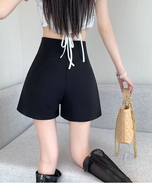 &soiree(アンドソワレ)の「ウエストVカットハイウエストショートパンツ(その他パンツ・レディース・グレー/ブラック・SMALL/MEDIUM/LARGE)」の6枚目の写真