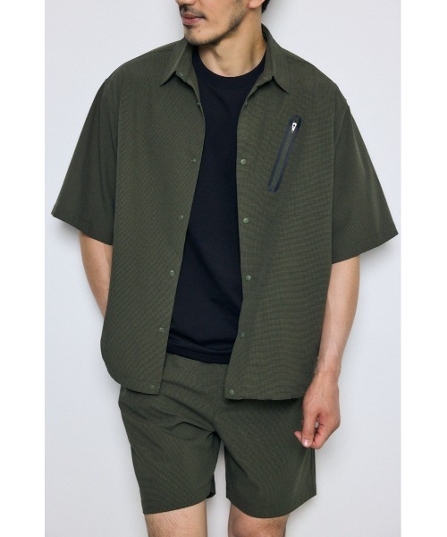 AZUL by moussy（アズールバイマウジー）の「テックジャガードアクション半袖シャツ（シャツ/ブラウス・メンズ・ブラウン/ブラック/カーキ・LARGE/MEDIUM）」の3枚目の写真