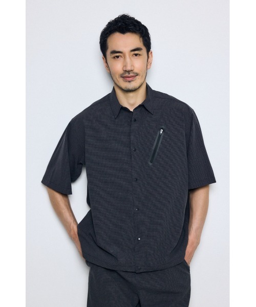 AZUL by moussy（アズールバイマウジー）の「テックジャガードアクション半袖シャツ（シャツ/ブラウス・メンズ・ブラウン/ブラック/カーキ・LARGE/MEDIUM）」の18枚目の写真