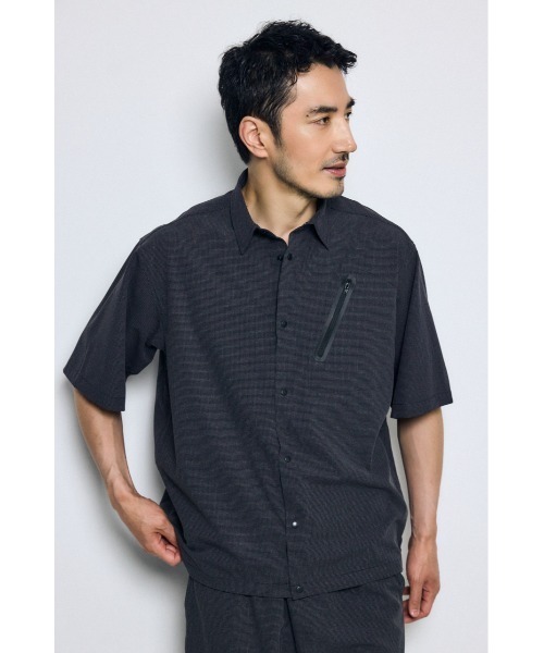 AZUL by moussy（アズールバイマウジー）の「テックジャガードアクション半袖シャツ（シャツ/ブラウス・メンズ・ブラウン/ブラック/カーキ・LARGE/MEDIUM）」の19枚目の写真