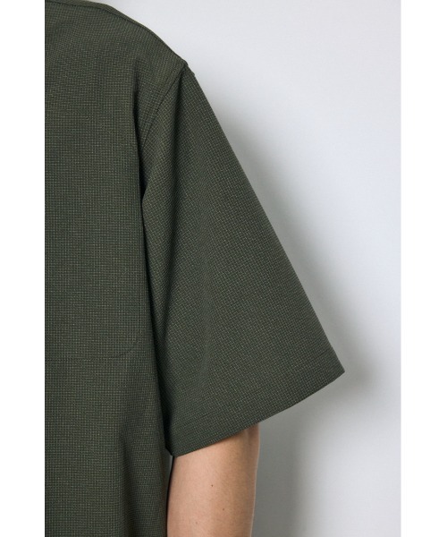 AZUL by moussy（アズールバイマウジー）の「テックジャガードアクション半袖シャツ（シャツ/ブラウス・メンズ・ブラウン/ブラック/カーキ・LARGE/MEDIUM）」の15枚目の写真