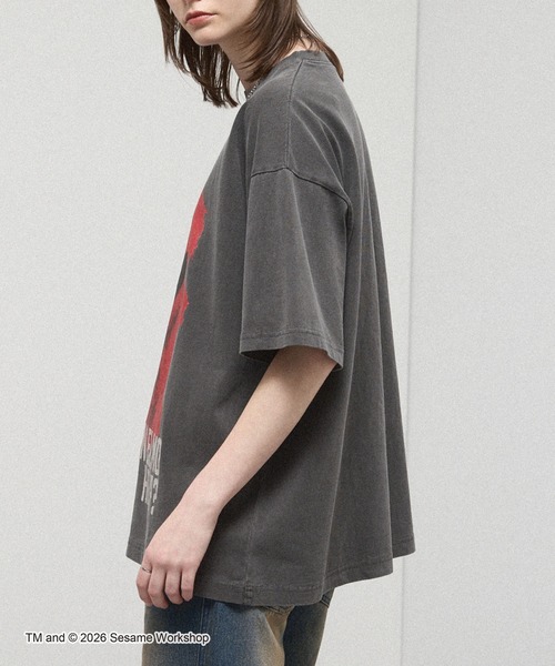SESAME STREET(セサミストリート)の「<Exclusive> Sesame Street Vintage-Washed Oversized Tee / 別注 セサミストリート ヴィンテージ加工 オーバーサイズ グラフィックTシャツ(Tシャツ/カットソー・レディース・ブラック系/ブラック/ブラック系2・L/M)」の20枚目の写真