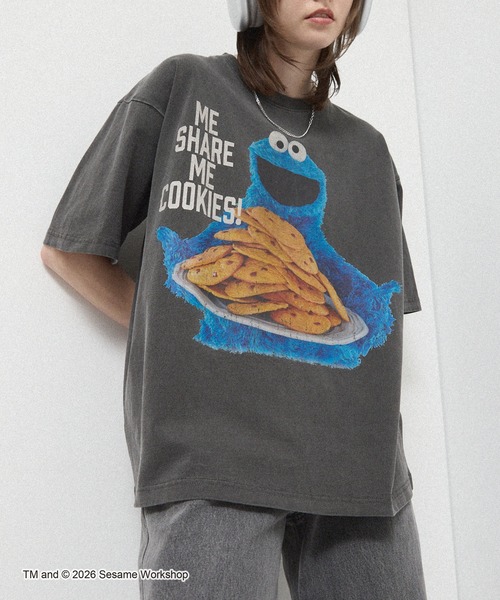 SESAME STREET(セサミストリート)の「<Exclusive> Sesame Street Vintage-Washed Oversized Tee / 別注 セサミストリート ヴィンテージ加工 オーバーサイズ グラフィックTシャツ(Tシャツ/カットソー・レディース・ブラック系/ブラック/ブラック系2・L/M)」の5枚目の写真