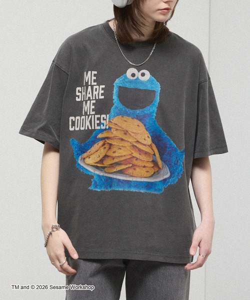 SESAME STREET(セサミストリート)の「<Exclusive> Sesame Street Vintage-Washed Oversized Tee / 別注 セサミストリート ヴィンテージ加工 オーバーサイズ グラフィックTシャツ(Tシャツ/カットソー・レディース・ブラック系/ブラック/ブラック系2・L/M)」の6枚目の写真