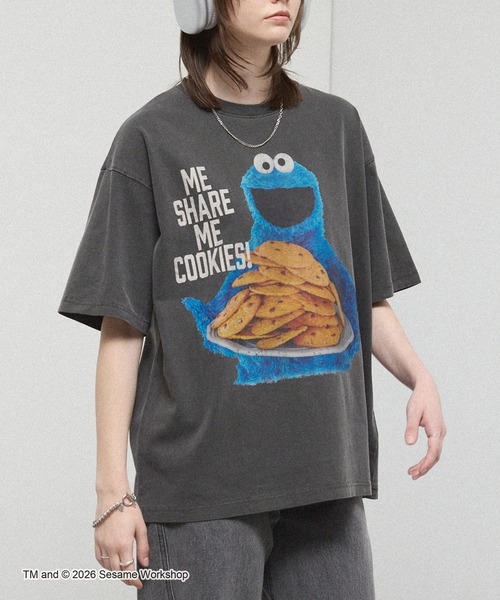 SESAME STREET(セサミストリート)の「<Exclusive> Sesame Street Vintage-Washed Oversized Tee / 別注 セサミストリート ヴィンテージ加工 オーバーサイズ グラフィックTシャツ(Tシャツ/カットソー・レディース・ブラック系/ブラック/ブラック系2・L/M)」の11枚目の写真