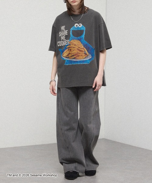 SESAME STREET(セサミストリート)の「<Exclusive> Sesame Street Vintage-Washed Oversized Tee / 別注 セサミストリート ヴィンテージ加工 オーバーサイズ グラフィックTシャツ(Tシャツ/カットソー・レディース・ブラック系/ブラック/ブラック系2・L/M)」の12枚目の写真