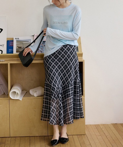 &soiree(アンドソワレ)の「シアーチェックフレアスカート(スカート・レディース・ブラック・SMALL/MEDIUM/LARGE)」の4枚目の写真