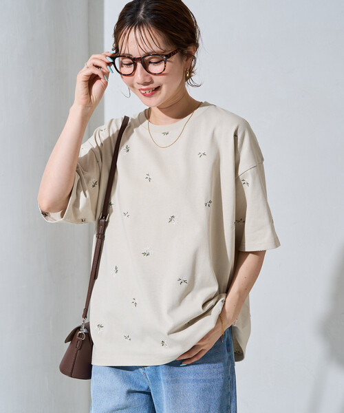FREAK'S STORE(フリークスストア)の「限定展開 フラワー 刺繍 半袖 ビッグ Tシャツ(Tシャツ/カットソー・レディース・ブラック/ナチュラル/オフホワイト・フリ-)」の4枚目の写真