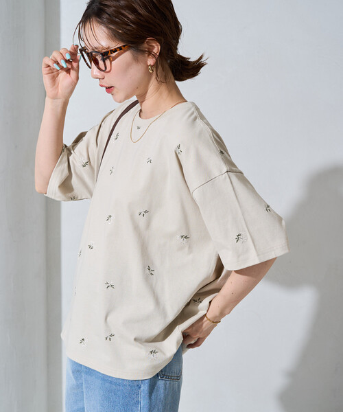FREAK'S STORE(フリークスストア)の「限定展開 フラワー 刺繍 半袖 ビッグ Tシャツ(Tシャツ/カットソー・レディース・ブラック/ナチュラル/オフホワイト・フリ-)」の5枚目の写真