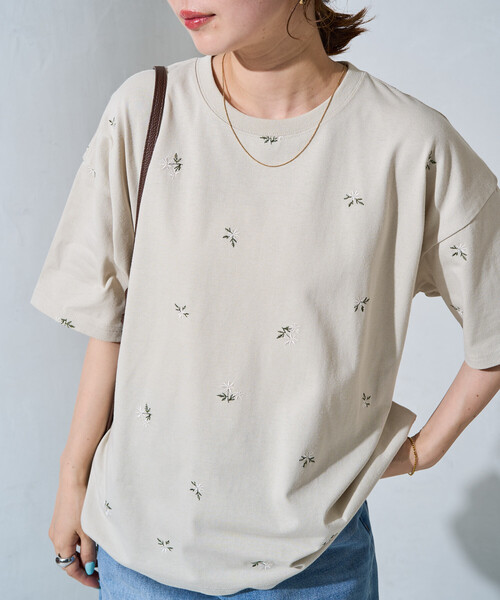 FREAK'S STORE(フリークスストア)の「限定展開 フラワー 刺繍 半袖 ビッグ Tシャツ(Tシャツ/カットソー・レディース・ブラック/ナチュラル/オフホワイト・フリ-)」の7枚目の写真