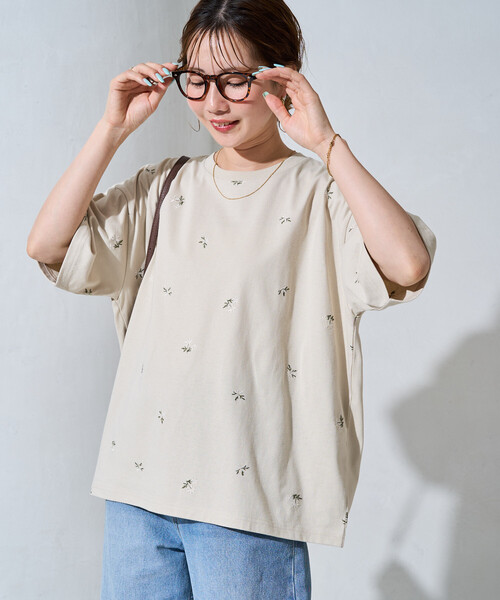 FREAK'S STORE(フリークスストア)の「限定展開 フラワー 刺繍 半袖 ビッグ Tシャツ(Tシャツ/カットソー・レディース・ブラック/ナチュラル/オフホワイト・フリ-)」の8枚目の写真