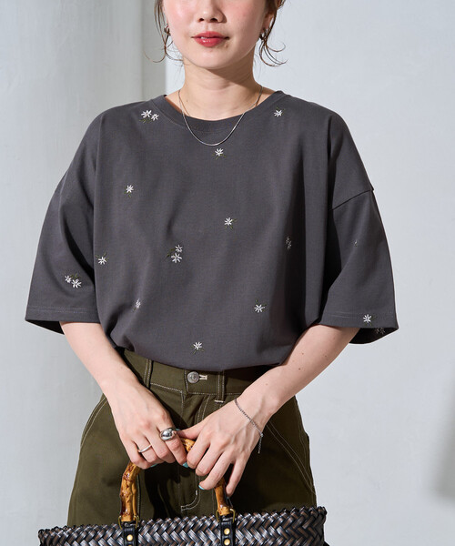FREAK'S STORE(フリークスストア)の「限定展開 フラワー 刺繍 半袖 ビッグ Tシャツ(Tシャツ/カットソー・レディース・ブラック/ナチュラル/オフホワイト・フリ-)」の14枚目の写真