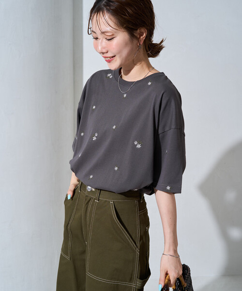 FREAK'S STORE(フリークスストア)の「限定展開 フラワー 刺繍 半袖 ビッグ Tシャツ(Tシャツ/カットソー・レディース・ブラック/ナチュラル/オフホワイト・フリ-)」の15枚目の写真