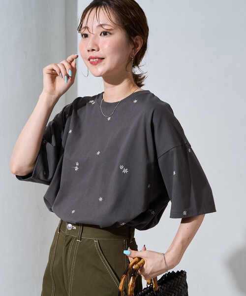FREAK'S STORE(フリークスストア)の「限定展開 フラワー 刺繍 半袖 ビッグ Tシャツ(Tシャツ/カットソー・レディース・ブラック/ナチュラル/オフホワイト・フリ-)」の16枚目の写真