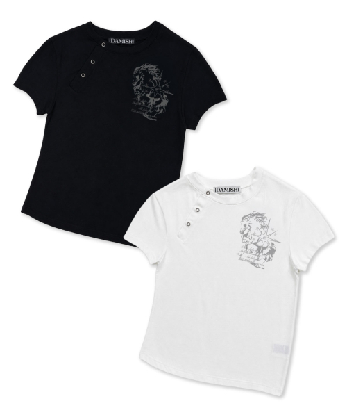 DAMISH（ダミシュ）の「ポニーグラフィック斜めボタンTシャツ_アイボリー（Tシャツ/カットソー・レディース・アイボリー・OS）」の3枚目の写真