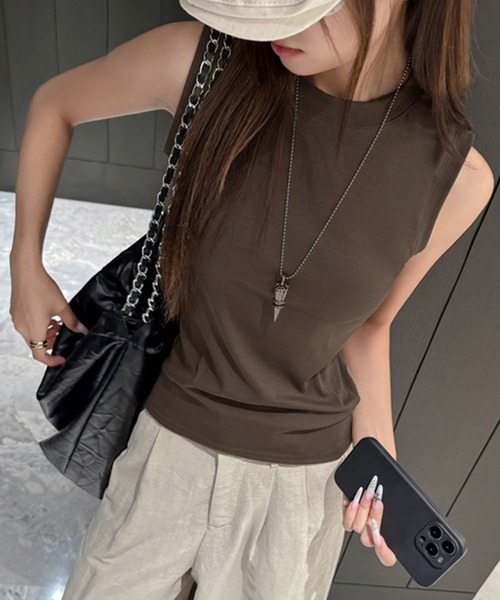 meJane(ミージェーン)の「ノースリーブTシャツ(タンクトップ・レディース・ホワイト/カーキ/ブラウン/ブラック/グレー・FREE)」の4枚目の写真