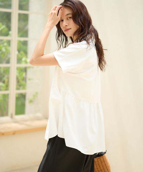 Elura(エルーラ)の「汗ジミ軽減スキッパーシャツ≪汗ジミ軽減&UVケア≫/912407(シャツ/ブラウス・レディース・オフホワイト/ネイビー/チャコールグレー/ブルー・FREE)」の9枚目の写真
