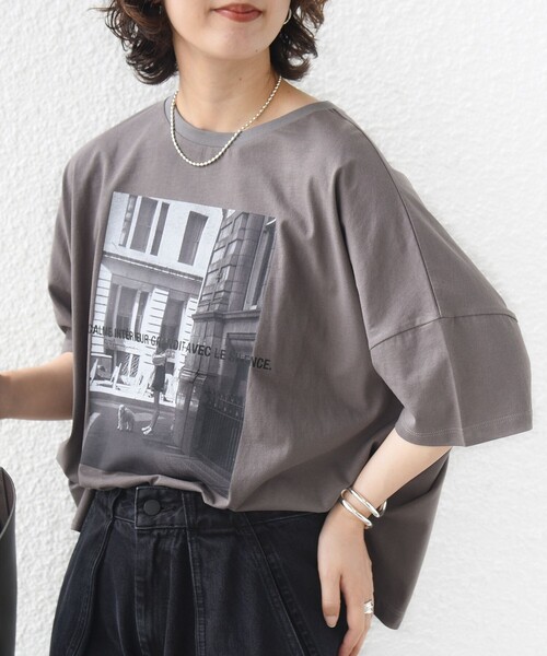 +81BRANCA(ハチイチブランカ)の「【SHIPS別注】81BRANCA: 5分袖 ロゴ・フォト TEE(Tシャツ/カットソー・レディース・ライトホワイト/ダークグレー/ホワイト・ONE SIZE)」の1枚目の写真