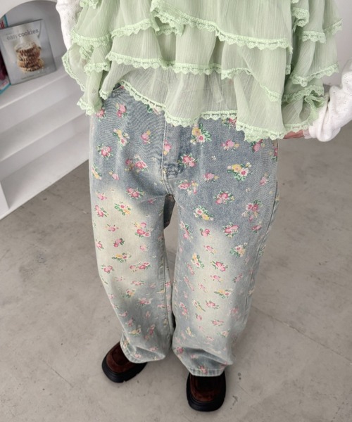 SOLLON.（ソルロン）の「フローラルフラワープリントデニムパンツ（デニムパンツ・レディース・ブルー・L/M）」の3枚目の写真