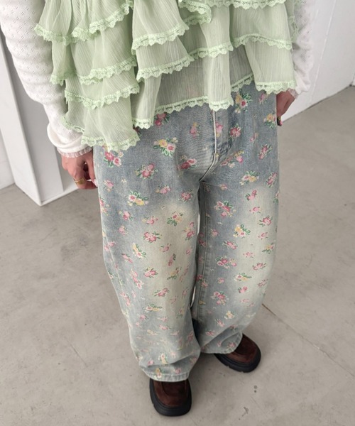 SOLLON.（ソルロン）の「フローラルフラワープリントデニムパンツ（デニムパンツ・レディース・ブルー・L/M）」の4枚目の写真
