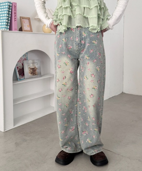 SOLLON.（ソルロン）の「フローラルフラワープリントデニムパンツ（デニムパンツ・レディース・ブルー・L/M）」の5枚目の写真
