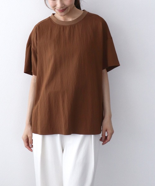 Jines(ジネス)の「クルーネックハーフスリーブTブラウス(Tシャツ/カットソー・レディース・ベージュ/チャコールグレー/モカ/ブラック・38)」の1枚目の写真
