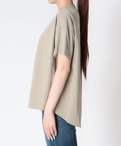Jines(ジネス)の「クルーネックハーフスリーブTブラウス(Tシャツ/カットソー・レディース・ベージュ/チャコールグレー/モカ/ブラック・38)」の17枚目の写真