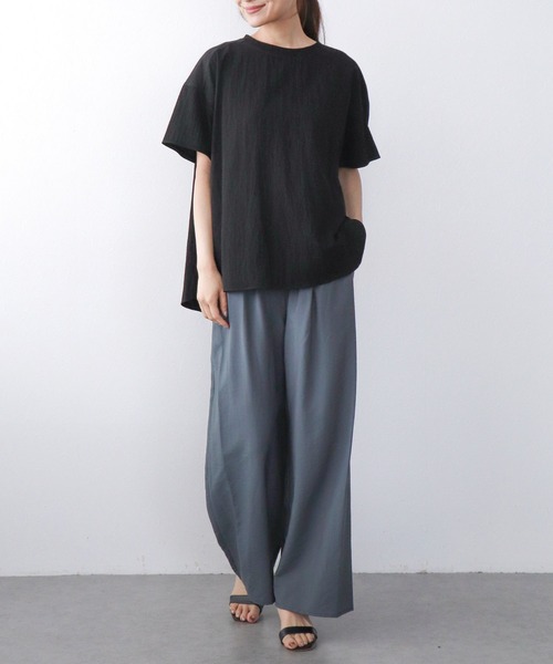 Jines(ジネス)の「クルーネックハーフスリーブTブラウス(Tシャツ/カットソー・レディース・ベージュ/チャコールグレー/モカ/ブラック・38)」の6枚目の写真