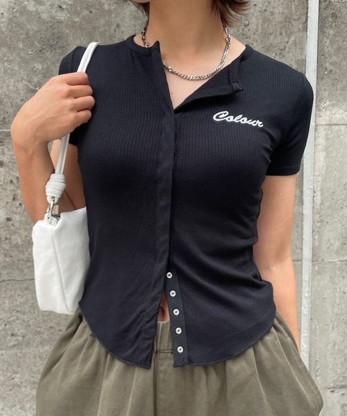 ROGER AND RAW(ロジャーアンドロウ)の「フロントボタンリブ半袖トップス(Tシャツ/カットソー・レディース・ホワイト/ブラック/レッド・FREE)」の3枚目の写真