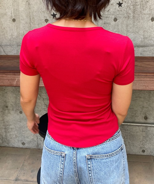 ROGER AND RAW(ロジャーアンドロウ)の「フロントボタンリブ半袖トップス(Tシャツ/カットソー・レディース・ホワイト/ブラック/レッド・FREE)」の17枚目の写真