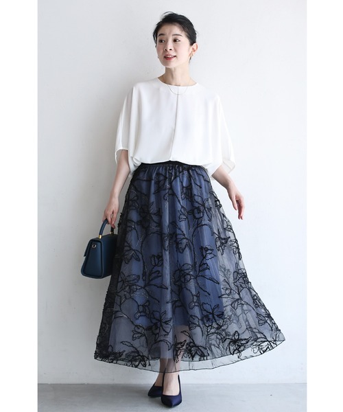 cawaii(カワイイ)の「ふわふわ浮き立つ花刺繍の2重チュールロングスカート(スカート・レディース・ベージュ/ネイビー・FREE)」の10枚目の写真
