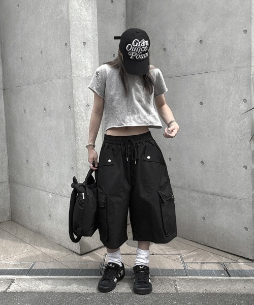 YACA(ヤーカ)の「Cutoff mini Tee/カットオフミニT(Tシャツ/カットソー・レディース・グレー/ブラック/ホワイト・FREE)」の4枚目の写真