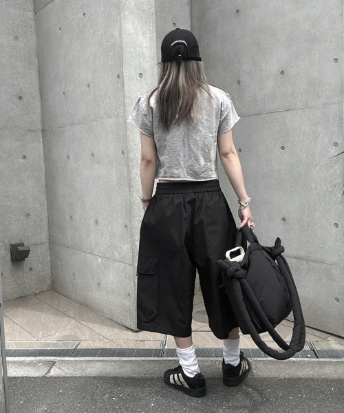 YACA(ヤーカ)の「Cutoff mini Tee/カットオフミニT(Tシャツ/カットソー・レディース・グレー/ブラック/ホワイト・FREE)」の7枚目の写真
