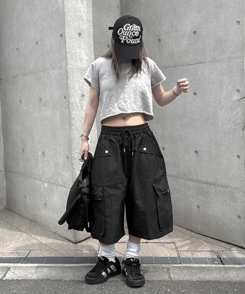 YACA(ヤーカ)の「Cutoff mini Tee/カットオフミニT(Tシャツ/カットソー・レディース・グレー/ブラック/ホワイト・FREE)」の5枚目の写真