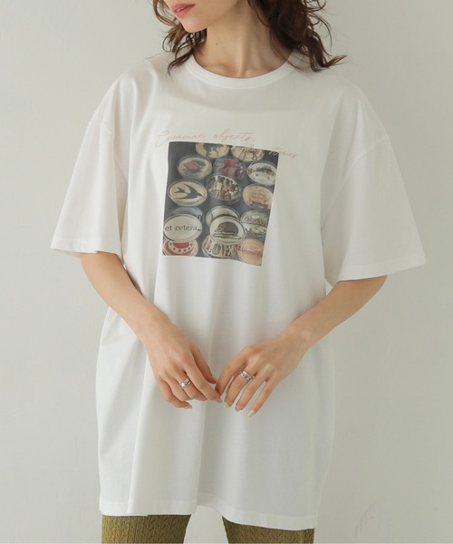 CLEIO(クレイオ)の「【CLEIO】フォトプリント オーバーサイズTシャツ PHOTO PRINT OVERSIZE TEE(Tシャツ/カットソー・レディース・チャコールグレー/オフホワイト/オートミール・FREE)」の1枚目の写真