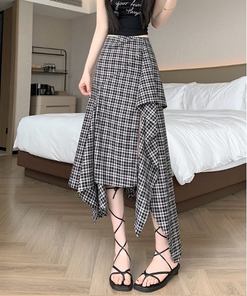 &soiree(アンドソワレ)の「アシンメトリーサイドスリットチェックスカート(スカート・レディース・ブラック・X-LARGE/LARGE/MEDIUM/SMALL)」の1枚目の写真