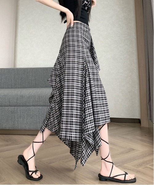 &soiree(アンドソワレ)の「アシンメトリーサイドスリットチェックスカート(スカート・レディース・ブラック・X-LARGE/LARGE/MEDIUM/SMALL)」の4枚目の写真
