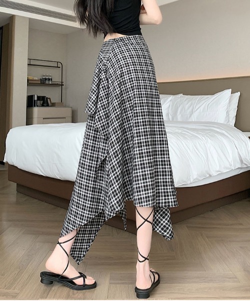 &soiree(アンドソワレ)の「アシンメトリーサイドスリットチェックスカート(スカート・レディース・ブラック・X-LARGE/LARGE/MEDIUM/SMALL)」の5枚目の写真