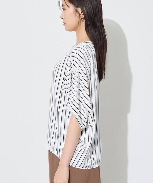 INDIVI(インディヴィ)の「【洗える/UVケア】ジョーゼットドルマンブラウス(シャツ/ブラウス・レディース・ホワイト系その他/チャコール/レッド系1・15 /13/05/38/34/19)」の18枚目の写真