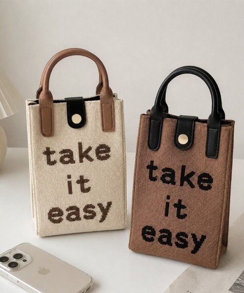 CLOTHY(クロシィ)の「【スマホも小物もすっきり】ミニショルダーバッグ(ロゴ)(ショルダーバッグ・レディース・オフホワイト/ブラウン・FREE)」の7枚目の写真