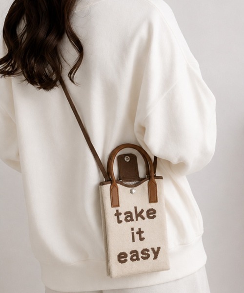 CLOTHY(クロシィ)の「【スマホも小物もすっきり】ミニショルダーバッグ(ロゴ)(ショルダーバッグ・レディース・オフホワイト/ブラウン・FREE)」の3枚目の写真