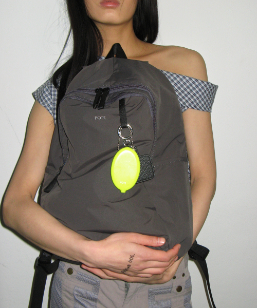 POTE(ポテ)の「0002 HideSlot Classic Backpack_Charcoal(バックパック/リュック・レディース・その他・FREE)」の2枚目の写真