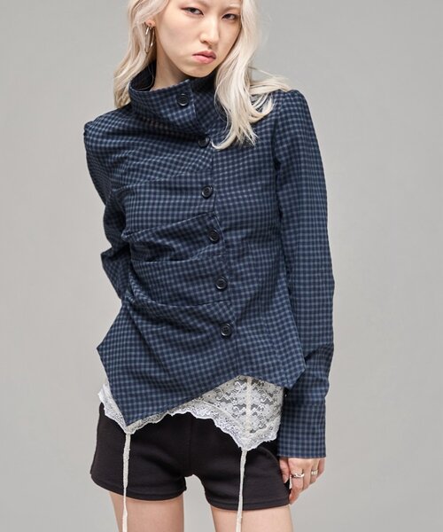 WHO'S WHO gallery（フーズフーギャラリー）の「アシメスタンドシャツ（シャツ/ブラウス・レディース・チャコールグレー/ベージュ/カーキ・FREE）」の2枚目の写真