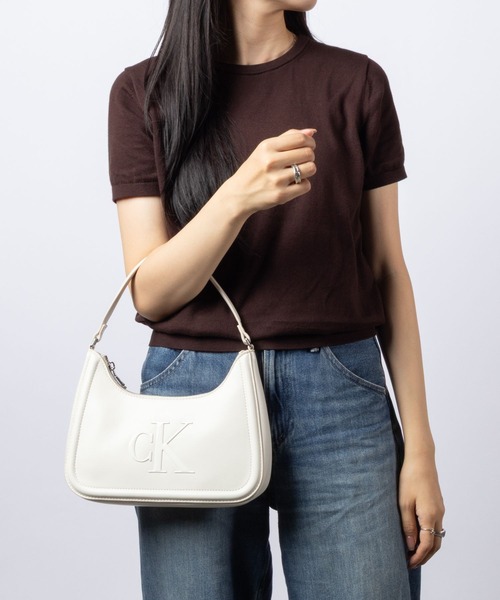 Calvin Klein(カルバン・クライン)の「Calvin Klein カルバンクライン BOLD CK SMALL SHOULDER BAG ショルダーバッグ(ショルダーバッグ・レディース・ホワイト/ブラック・FREE)」の1枚目の写真