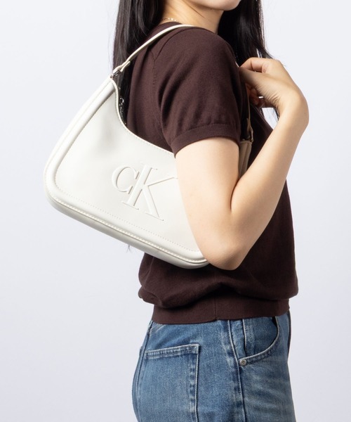 Calvin Klein(カルバン・クライン)の「Calvin Klein カルバンクライン BOLD CK SMALL SHOULDER BAG ショルダーバッグ(ショルダーバッグ・レディース・ホワイト/ブラック・FREE)」の18枚目の写真