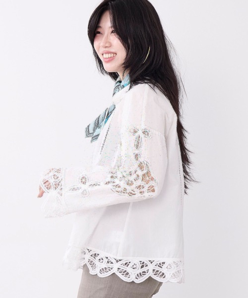 MICA&DEAL(マイカ&ディール)の「スタンドカラーバテンレース刺繍ブラウス(シャツ/ブラウス・レディース・ブラック/オフホワイト・FREE)」の5枚目の写真