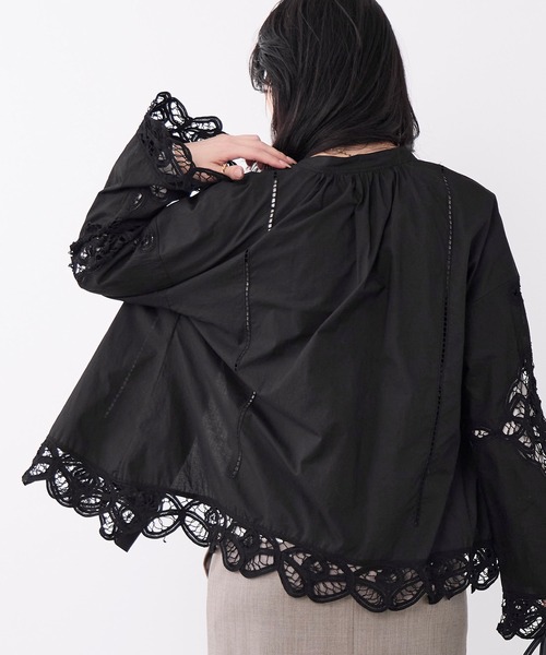 MICA&DEAL(マイカ&ディール)の「スタンドカラーバテンレース刺繍ブラウス(シャツ/ブラウス・レディース・ブラック/オフホワイト・FREE)」の15枚目の写真