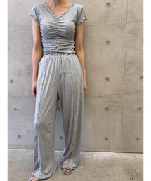 Vネックトップスパンツセットアップ