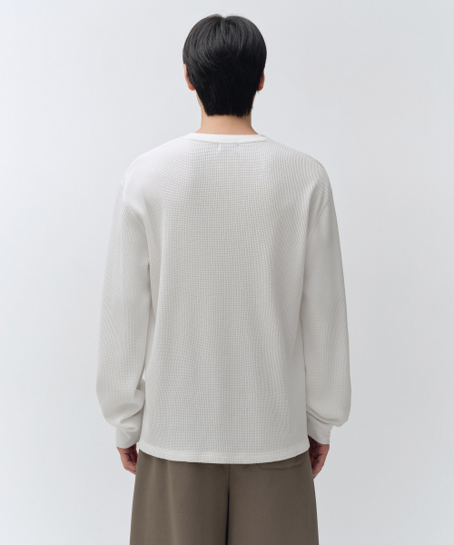 MUSINSA STANDARD（ムシンサスタンダード）の「ピグメントワッフル長袖Tシャツ[オフホワイト]（Tシャツ/カットソー・メンズ・その他・X-LARGE/2XL/MEDIUM/LARGE）」の3枚目の写真